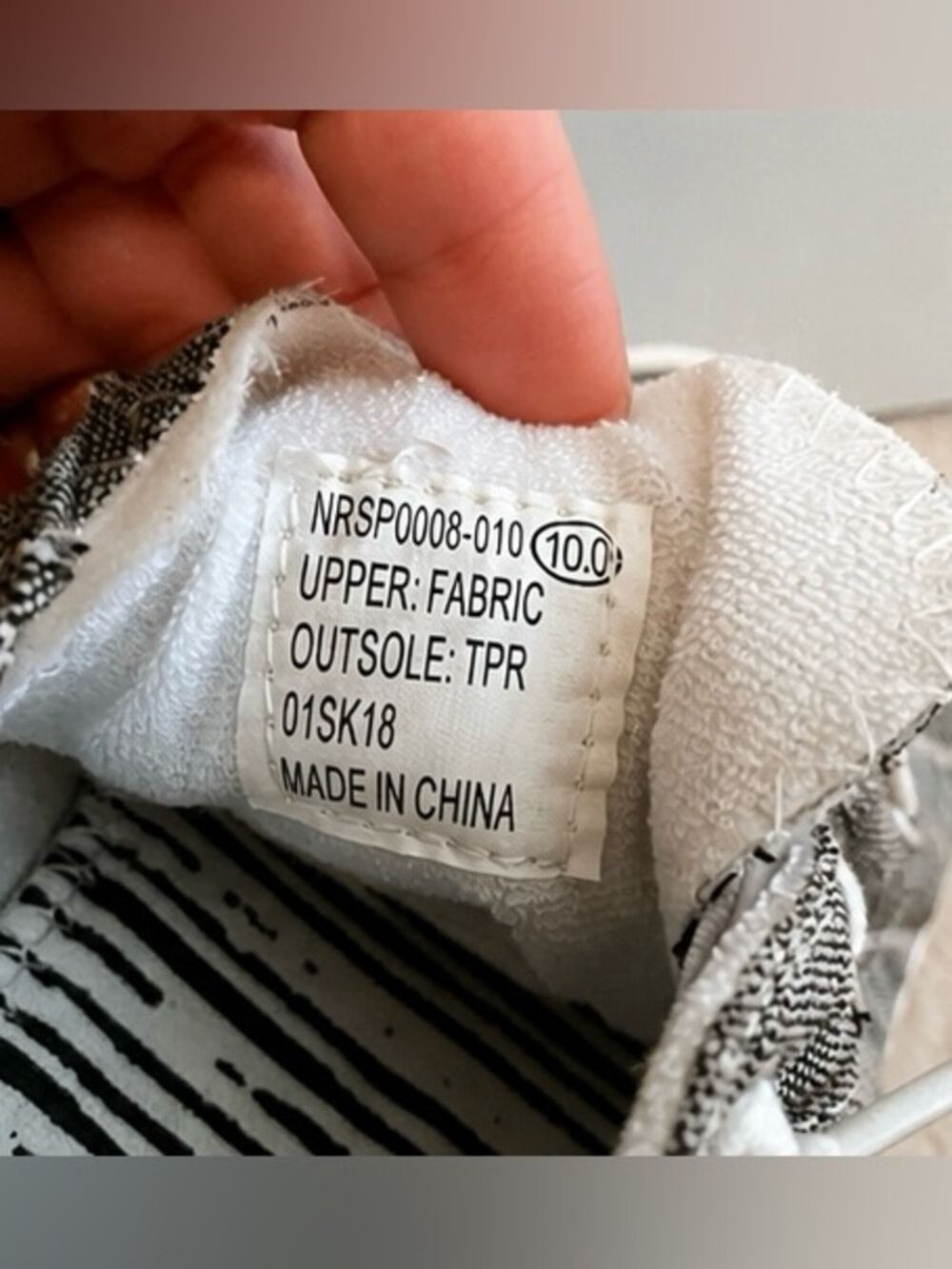 NWOT Boho Gray Fabric Sneakers Tribal Heel Detail Size 10 - Picture 5 of 6